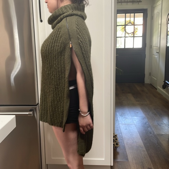 AUTHENTIC- VINTAGE.                              COWL NECK PONCHO - Picture 2 of 5